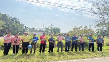 ร่วมปลูกต้นทองอุไร บริเวณริมหนองนาผาย หน้าสำนักงานองค์การบริหารส่วนตำบลโคกคอน เนื่องในกิจกรรมวันรักต้นไม้ประจำปีแห่งชาติ